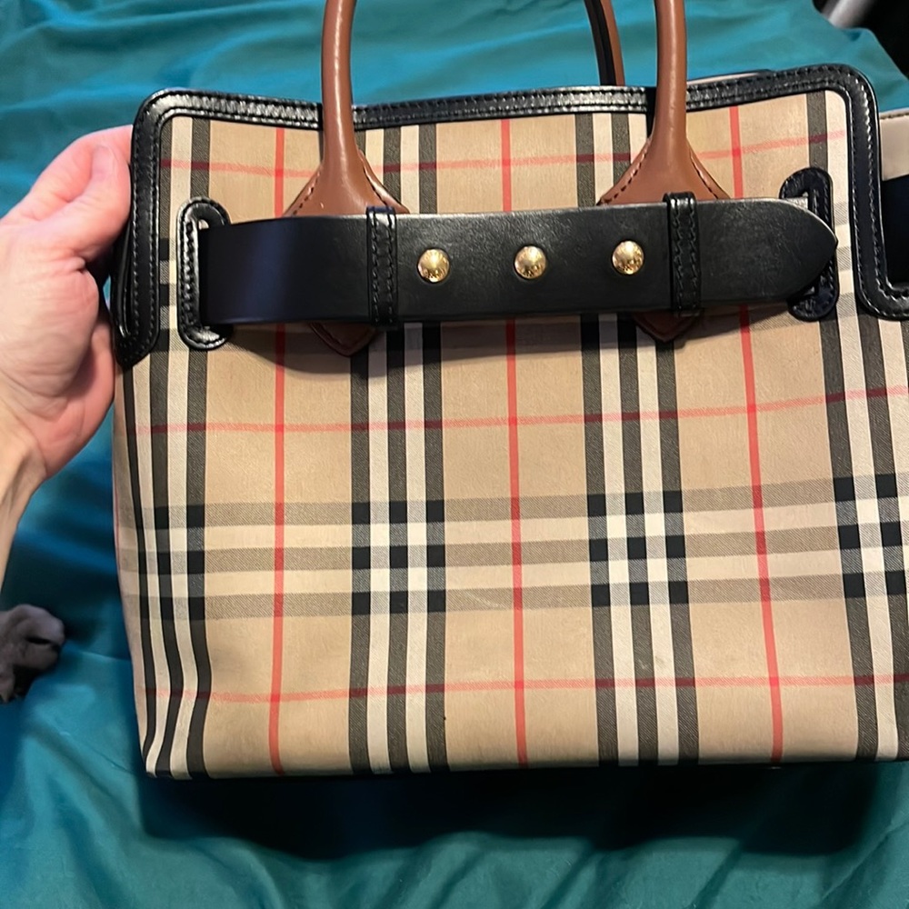 BURBERRY
Calfskin Vintage Check Triple Stud Mini Belt Bag Archive Beige